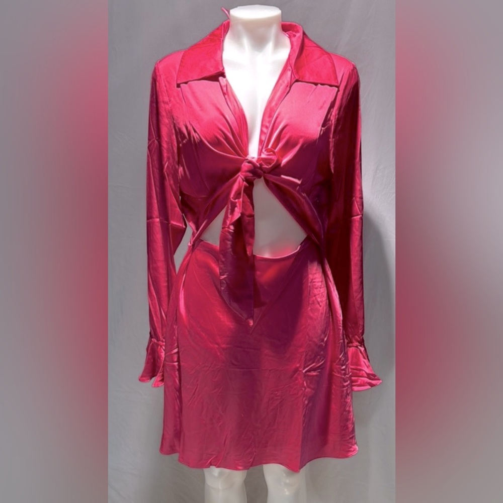 🆕 Luxurious Pink Satin Robe with Flared Sleeves